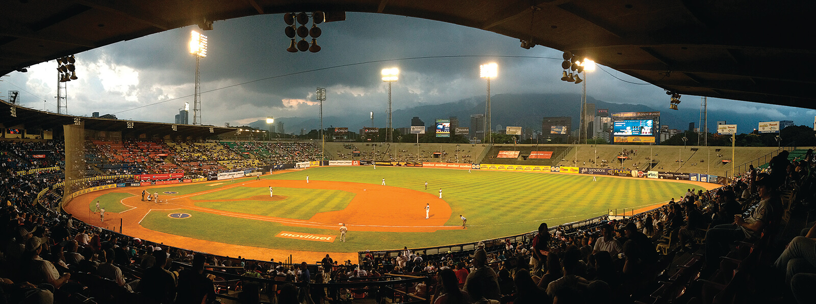 File:Estadio universitario de Beisbol de Caracas Venezuela 1.jpg - Wikipedia
